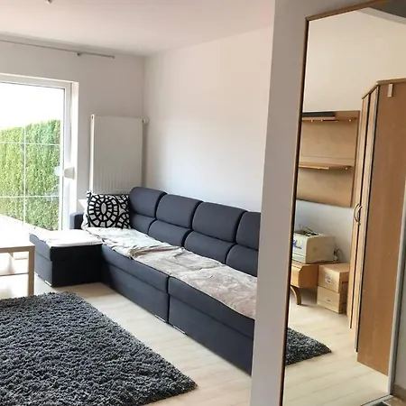 Apartment Kleine Weisse Doppelhaushaelfte Czestochowa