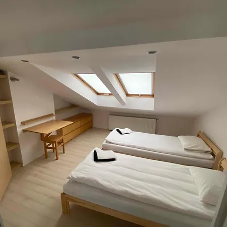 Apartment Kleine Weisse Doppelhaushaelfte Czestochowa