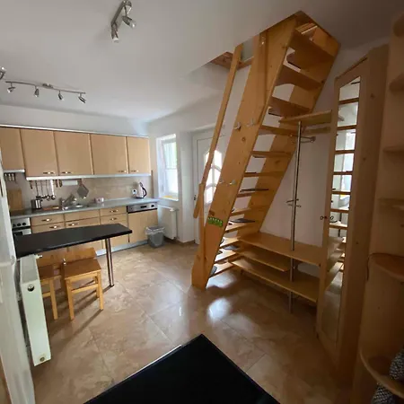 Kleine Weisse Doppelhaushaelfte Apartment Czestochowa