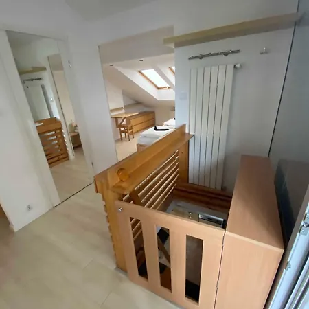 Kleine Weisse Doppelhaushaelfte