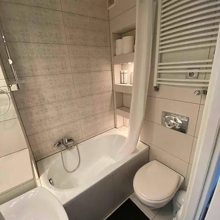 Apartment Kleine Weisse Doppelhaushaelfte Czestochowa