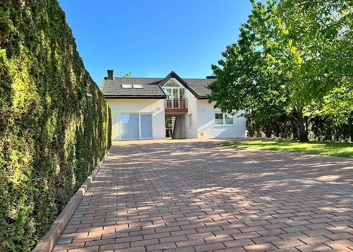 Kleine Weisse Doppelhaushaelfte Apartmán *