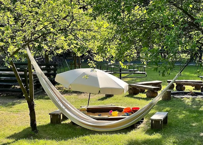 Kleine Weisse Doppelhaushaelfte Čenstochová