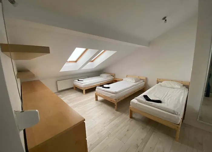 Kleine Weisse Doppelhaushaelfte *