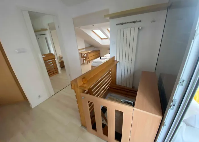 Kleine Weisse Doppelhaushaelfte